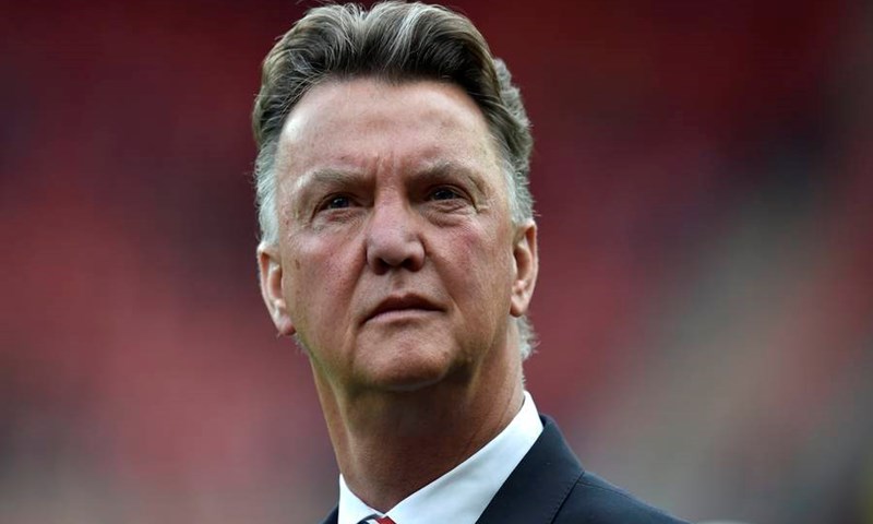Trava, stabla i kamere: Van Gaal dogovorio i reflektore za trening