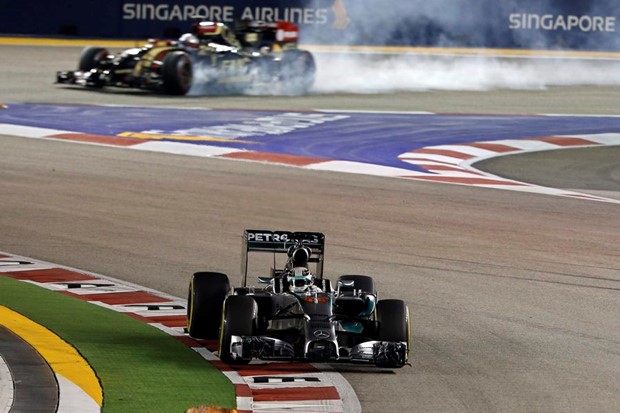 Rosberg odustao, Hamilton preuzeo vodstvo pobjedom u Singapuru