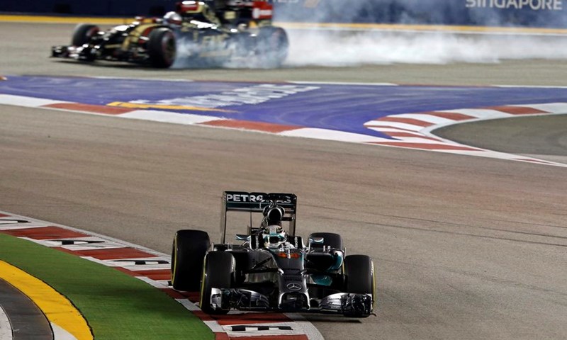 Rosberg odustao, Hamilton preuzeo vodstvo pobjedom u Singapuru