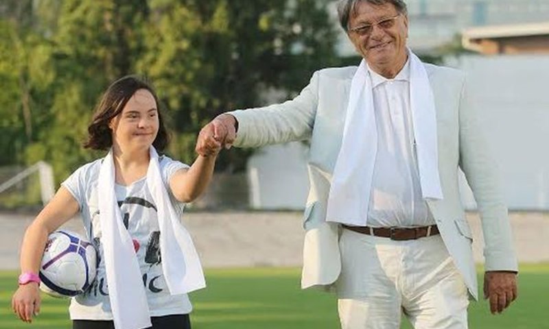 Kalendar 'Velike i male zvijezde': Legendarni Ćiro 'stavio bijeli šal' i priključio se akciji