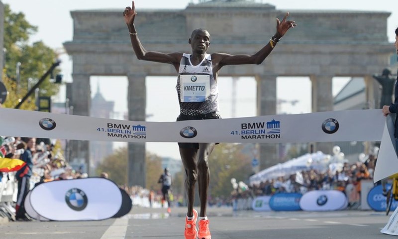Dennis Kipruto Kimetto postavio novi svjetski rekord u maratonu i spustio ga ispod 2:03