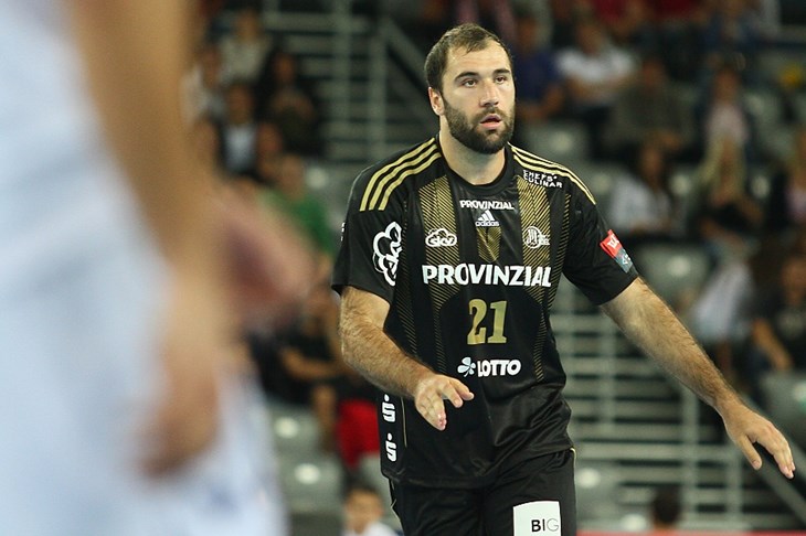 Kiel pojačao u drugom poluvremenu u Gummersbachu i zadržao prednost na vrhu