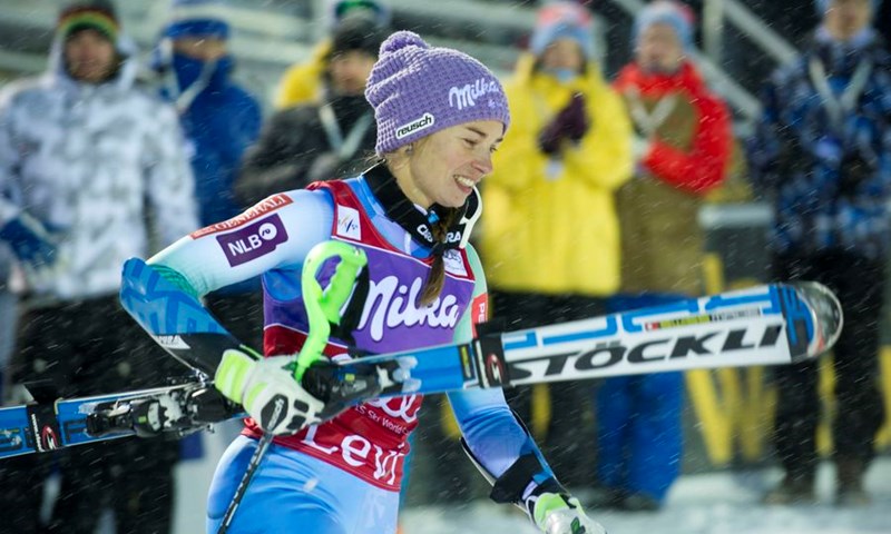 Tina Maze do prve pobjede nakon Olimpijskih igara u Sočiju slavljem u slalomu u Leviju