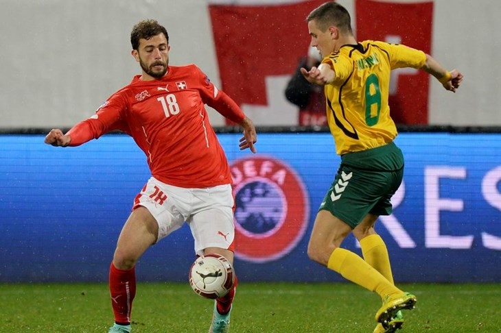 Video: Arlauskis briljirao 65 minuta, a onda otvorio Švicarskoj put do pobjede