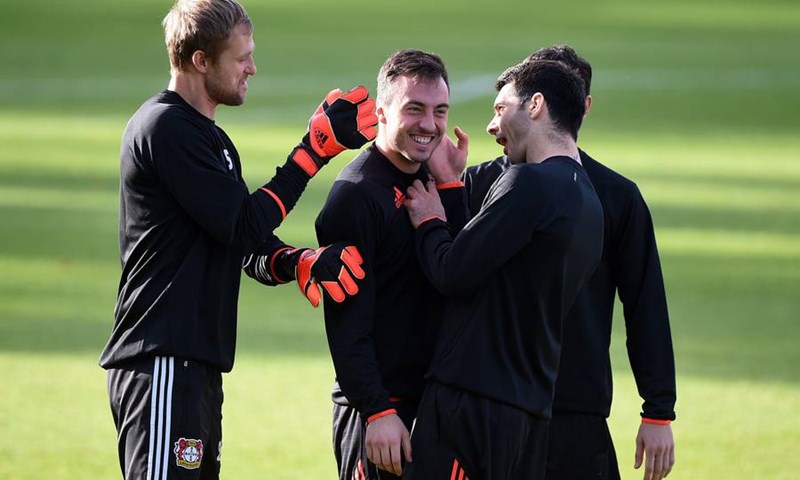 Podolski bliže Wolfsburgu od Shaqirija, Bayer ne pušta Drmića na posudbu