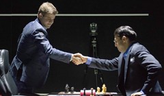 Magnus Carlsen ponovno svladao Ananda i obranio naslov prvaka svijeta