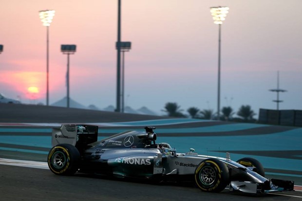 Hamilton: "Nikada nisam imao taj san o vožnji Ferrarija. Mogu voziti Mercedes i obojiti ga u crveno"