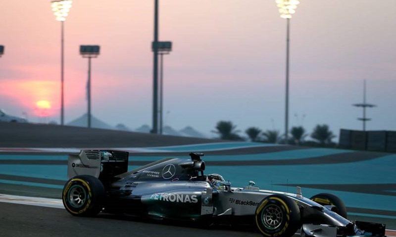 Hamilton: "Nikada nisam imao taj san o vožnji Ferrarija. Mogu voziti Mercedes i obojiti ga u crveno"