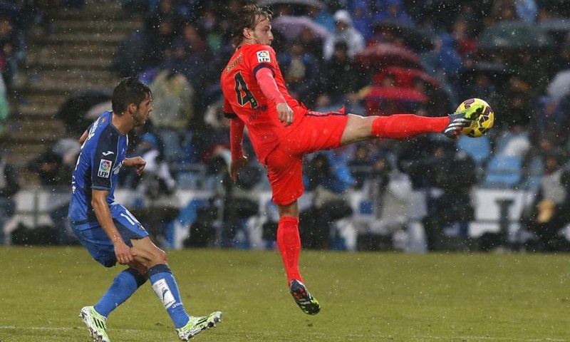 Ivan Rakitić "zavrtio" Cityjevog braniča