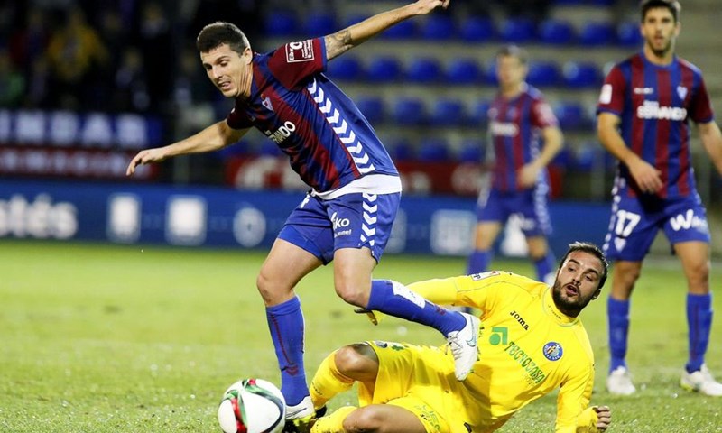 Eibar izgubio u sudačkoj nadoknadi nakon što je u šest minuta ostao bez dva igrača