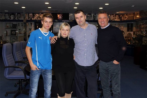 Kapetan odlične Dinamove kadetske generacije potpisao s klubom višegodišnji ugovor