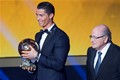 Cristiano Ronaldo opet sa Zlatnom loptom: "Nezaboravna godina. Želim biti jedan od najvećih svih vremena"