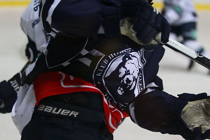 Hokejaši Medveščaka pali u trećoj dionici i upisali visok poraz od Jesenica