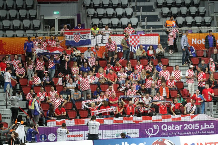 Kockice, pruge, zastave i pjesma...priča o navijačima u Kataru