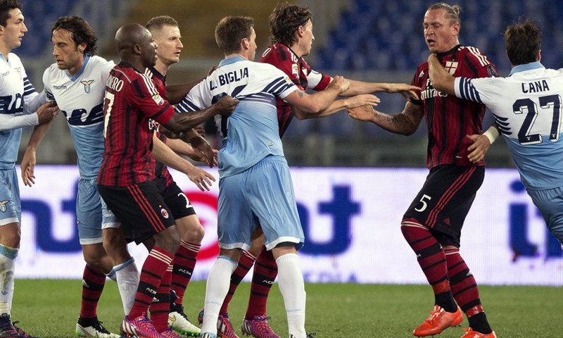 Philippe Mexes zaradio suspenziju na četiri utakmice zbog davljenja Maurija