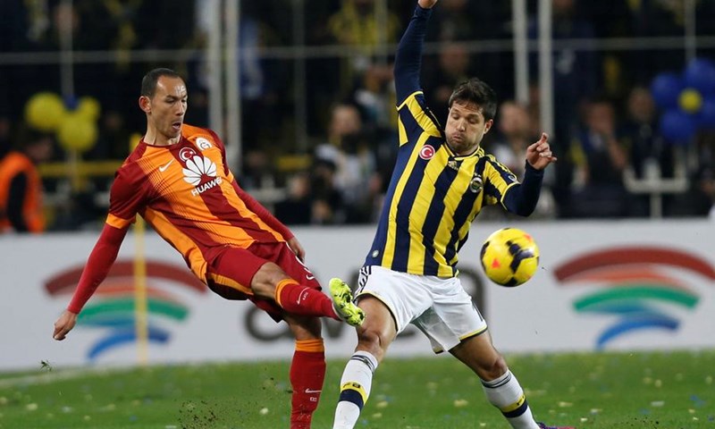 Video: Fenerbahče golom Kuijta svladao Galatasaray i vratio dramu u tursko prvenstvo
