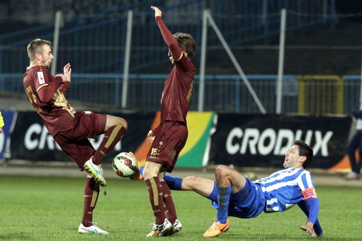 Video: Jerko Leko iz jedanaesterca u 89. minuti srušio Rijeku, Lokomotiva opet ispred Hajduka