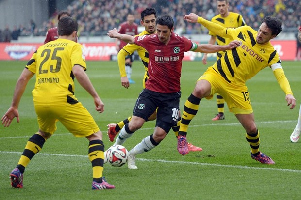 Video: Borussia Dortmund nastavila pozitivan niz, Mönchengladbach negativan