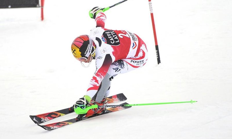 Hirscher slavio Veliki globus, nadoknadio 55 bodova i preoteo Neuretheru još i slalomski