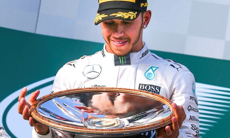 Hamilton pred potpisom novog ugovora: "Nadam se da će sve biti riješeno prije Malezije"