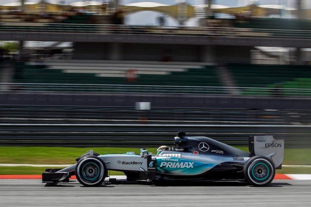 Hamilton opet prvi, Vettel se ugurao između dva Mercedesa