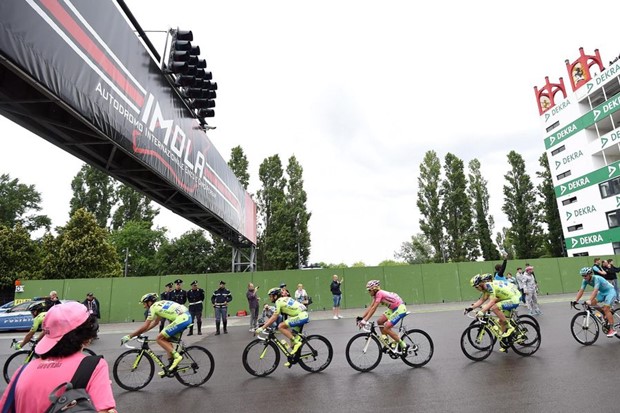 Video: Ilnur Zakarin pametnom vožnjom do etapne pobjede, bez promjena na samom vrhu
