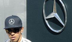 U poznatom ritmu u Monte Carlu, Hamiltonu pole-position, Rosberg odmah do njega