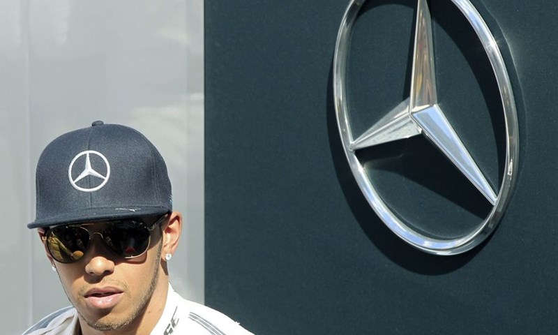 U poznatom ritmu u Monte Carlu, Hamiltonu pole-position, Rosberg odmah do njega