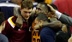 Video: James krenuo s 0/10, ali završio s 37 poena i ponovno nosio Cavse do pobjede