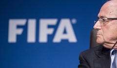 Sepp Blatter završio "okupan" svežnjem novčanica