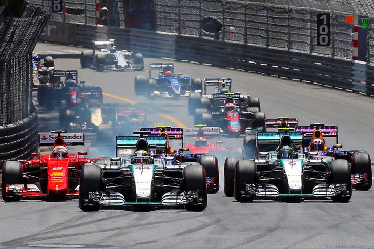 Lewis Hamilton neozlijeđen u lakšoj prometnoj nesreći, ipak nastupa u Brazilu