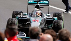 Mercedesi unatoč lošem startu na vrhu u Silverstoneu, pobjeda Lewisu Hamiltonu
