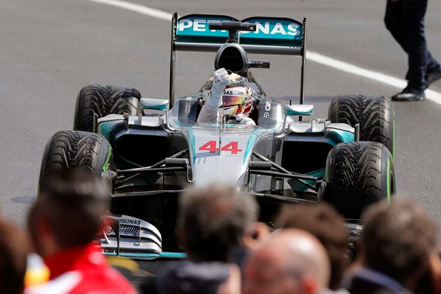 Mercedesi unatoč lošem startu na vrhu u Silverstoneu, pobjeda Lewisu Hamiltonu