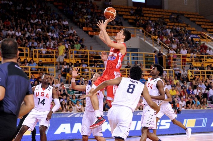 Tatum naletio na Slavičin zid