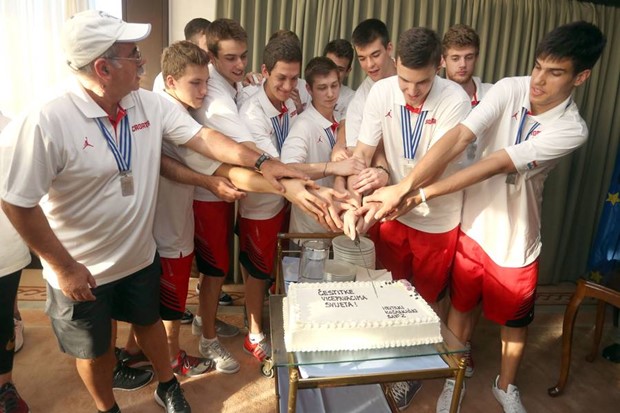 Hrvatska U-19 ostavila srce na terenu: "Sportska, ali i ljudska medalja. Na sve smo imali odgovor"