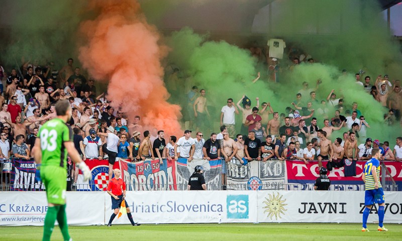 Hajduk dobio kaznu od strane Uefe zbog "isticanja rasističkog obilježja" na tribini u Kopru