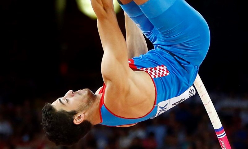 Ivan Horvat lošim izdanjem propustio ući u finale skoka s motkom