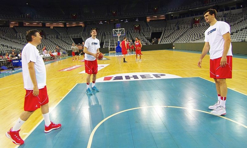 Damjan Rudež i Dario Šarić u nesvakidašnjem sparingu s ministrom Mornarom