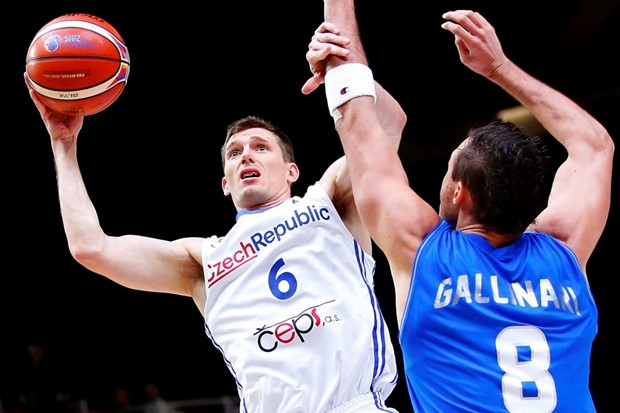 VIDEO: Gallinari u tučnjavi s protivničkim igračem zaradio lom šake, propušta Eurobasket