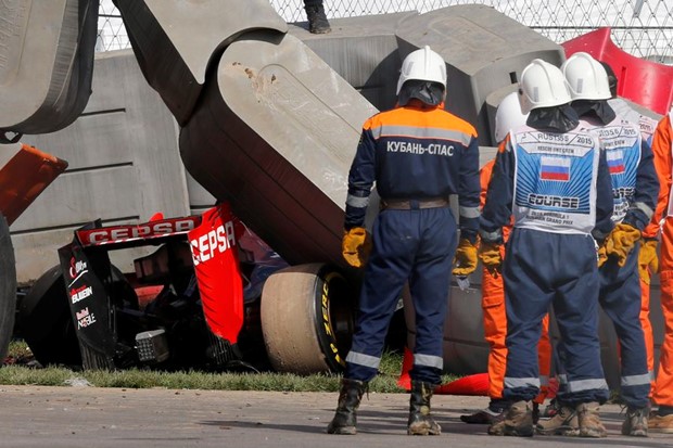 Mercedesi najbrži u kvalifikacijama u Sočiju, Sainz bez većih posljedica nakon teškog izlijetanja