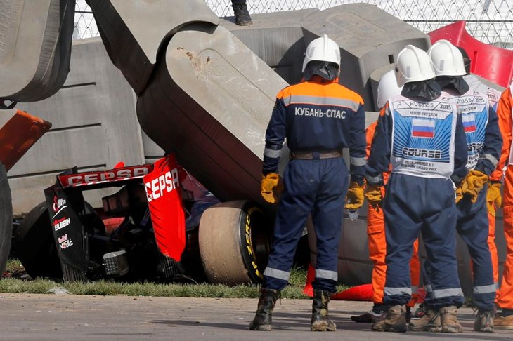 Mercedesi najbrži u kvalifikacijama u Sočiju, Sainz bez većih posljedica nakon teškog izlijetanja