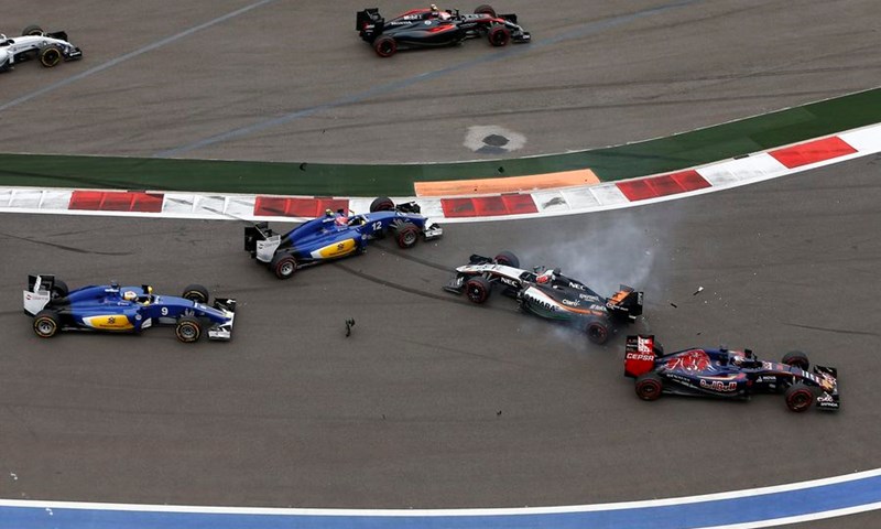Hamilton do pobjede na Velikoj nagradi Rusije, Vettel drugi, Rosberg odustao