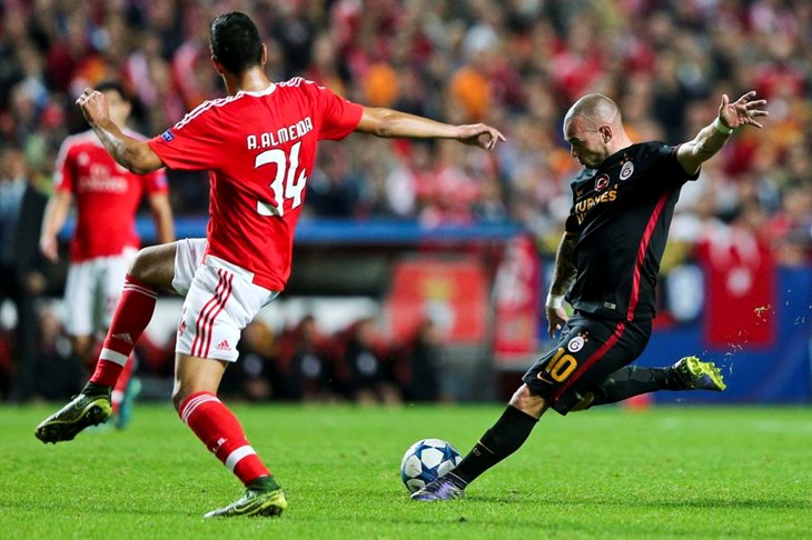 Sneijder bez 2,3 milijuna eura zbog žutih kartona