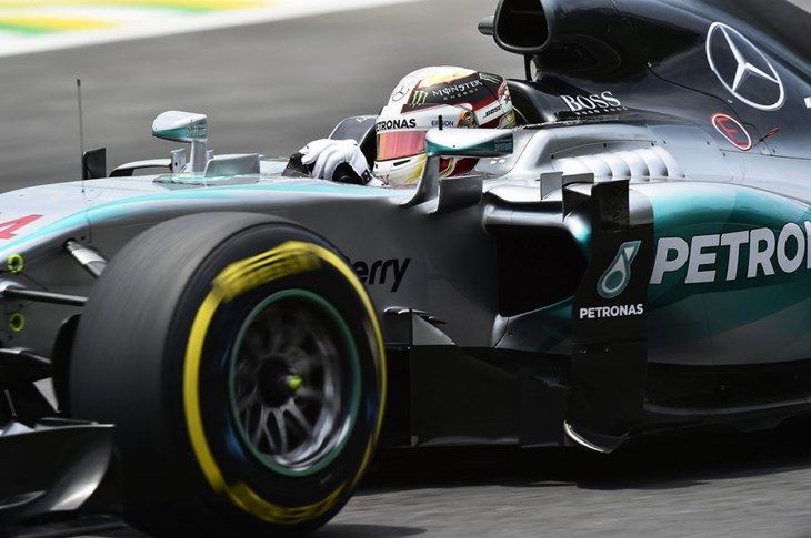 Hamilton treću godinu zaredom slavio na domaćoj stazi
