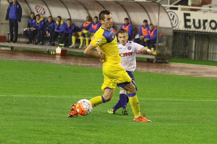 Dvoboj Intera i Hajduka zbog lošeg travnjaka odgođen za utorak