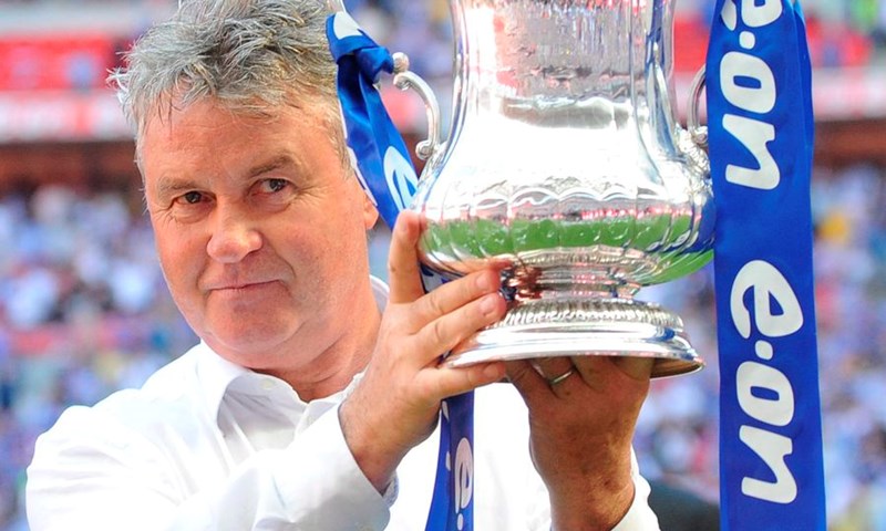 Guus Hiddink i službeno postao novim trenerom Chelseaja do kraja ove sezone