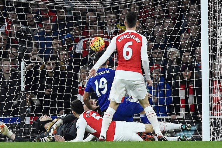 VIDEO: Chelsea s igračem više slavio na Emiratesu, Swansea bolja od Evertona u gostima