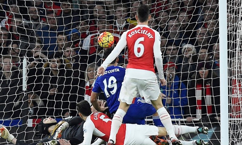 VIDEO: Chelsea s igračem više slavio na Emiratesu, Swansea bolja od Evertona u gostima