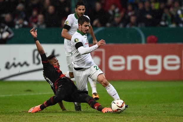 VIDEO: Werder se izvukao s igračem više, Borussia bolja od Stuttgarta