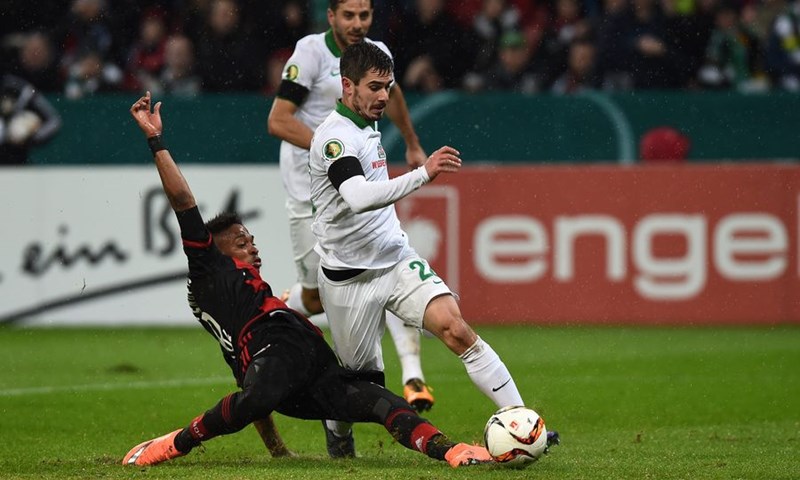VIDEO: Werder se izvukao s igračem više, Borussia bolja od Stuttgarta